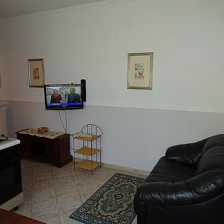 Sleeps 2 Pool Air Con Wifi 公寓 *