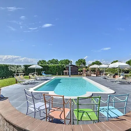 Sleeps 2 Pool Air Con Wifi * 斯佩洛