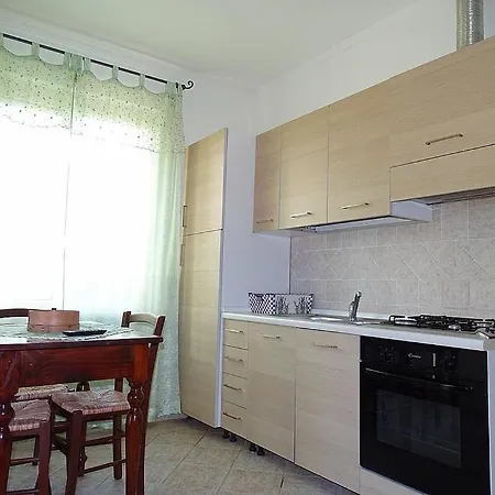 Sleeps 2 Pool Air Con Wifi 公寓