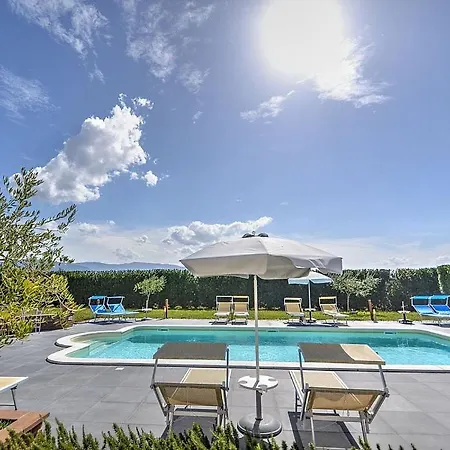公寓 Sleeps 2 Pool Air Con Wifi *